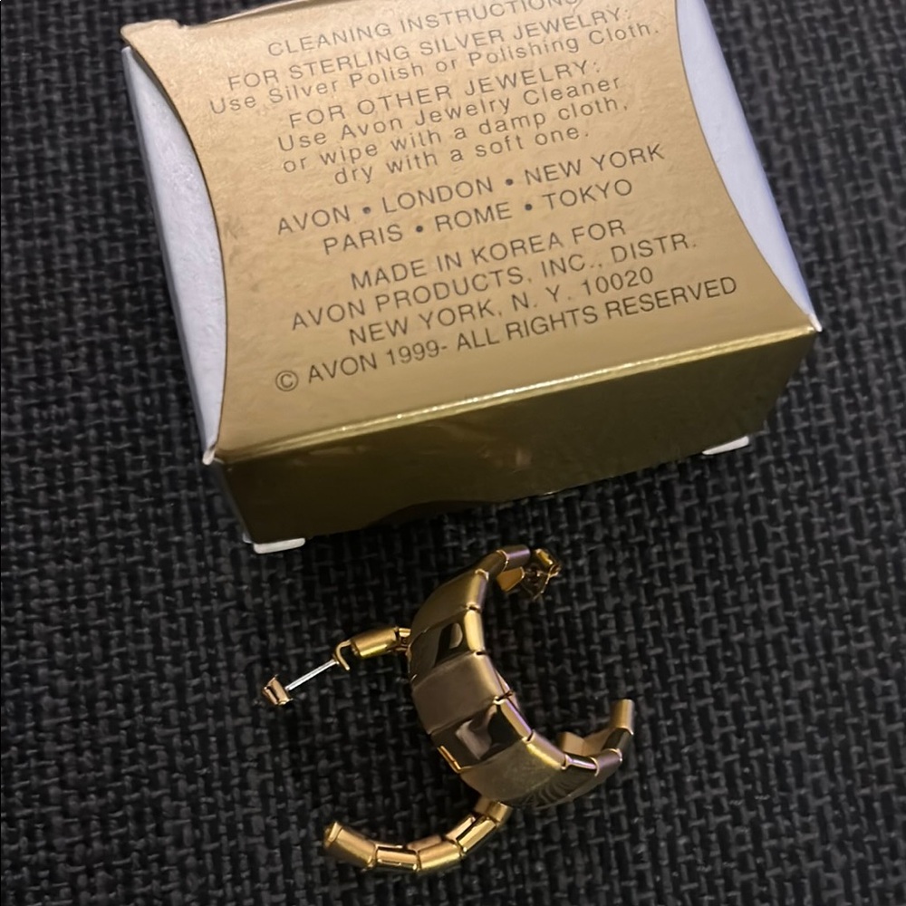 90s Vintage Avon Gold-Tone Chunky Earrings